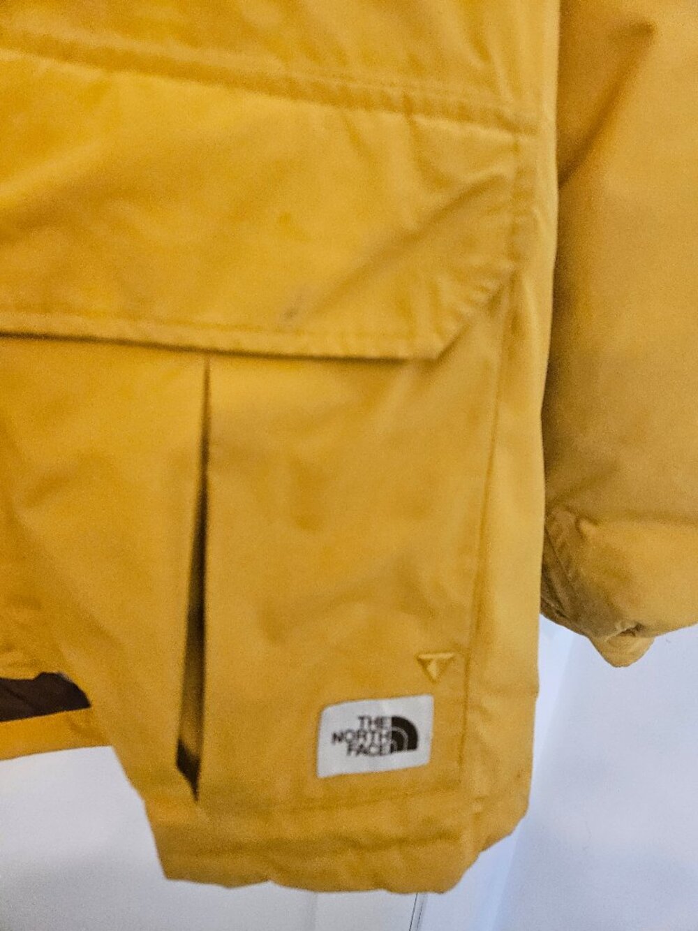 The North Face Winter Men's Jacket and Coat with hood. - Picture 7 of 8
